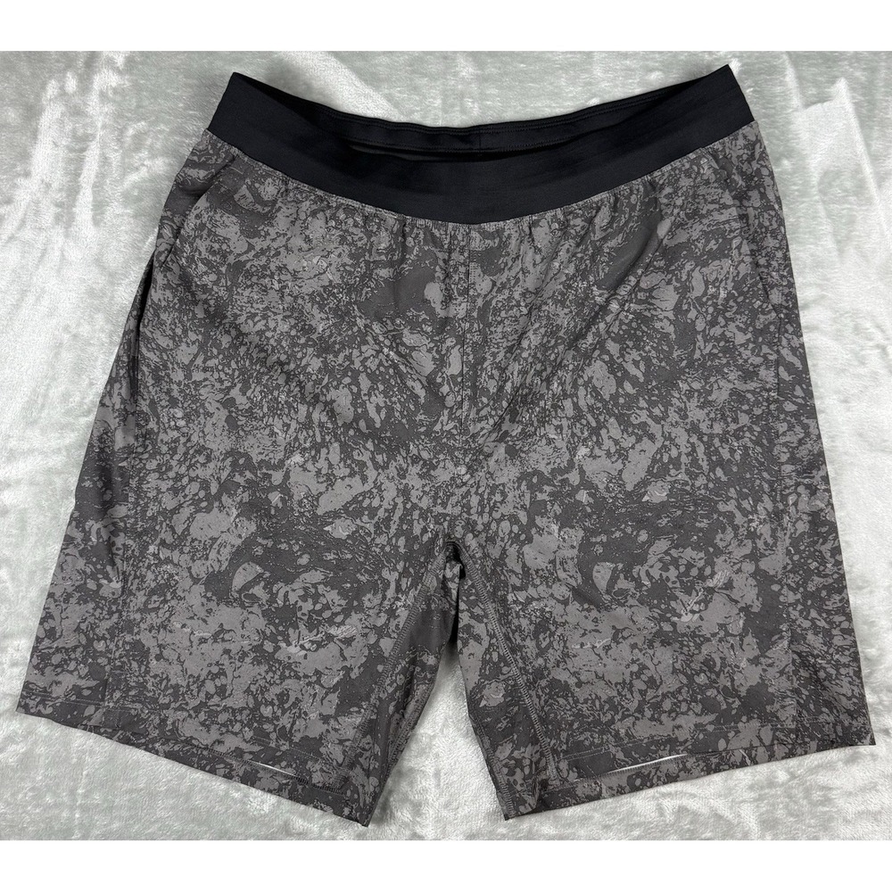 Zella Men's Large Athletic Shorts Gray Black Abstract Print Performance